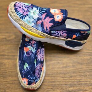 UUBARIS Women's Embroidered Floral Slip-On Loafers Slip-On Sneakers - Size 8.5M